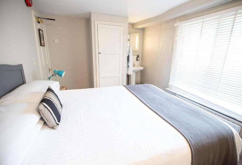 فندق Tower House Guest House