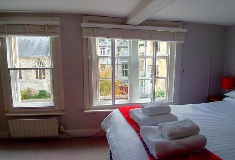 فندق Tower House Guest House