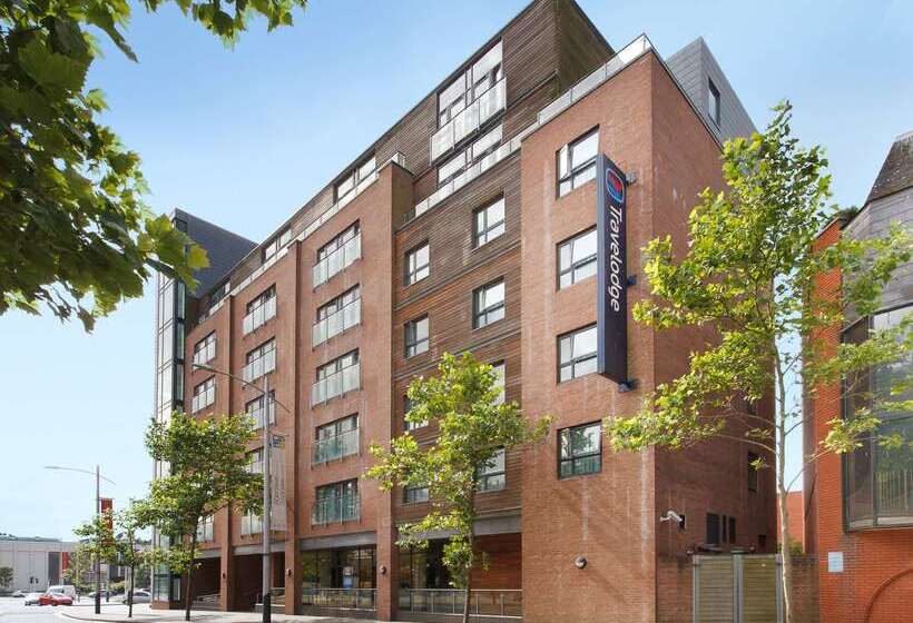 فندق Travelodge Swansea Central