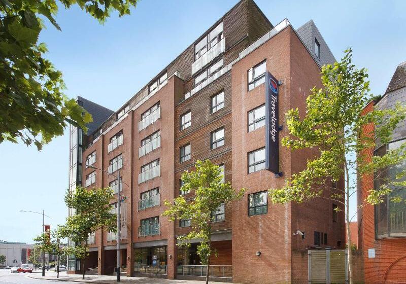 فندق Travelodge Swansea Central