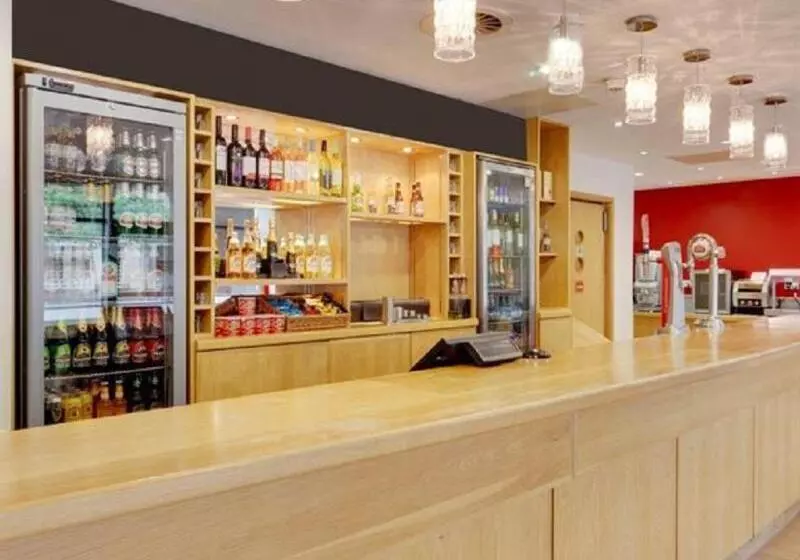 Hotel Travelodge Swansea Central