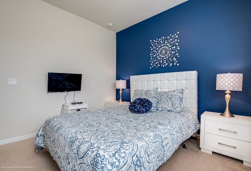 8 Bed Villa With Games, Pool & Spa