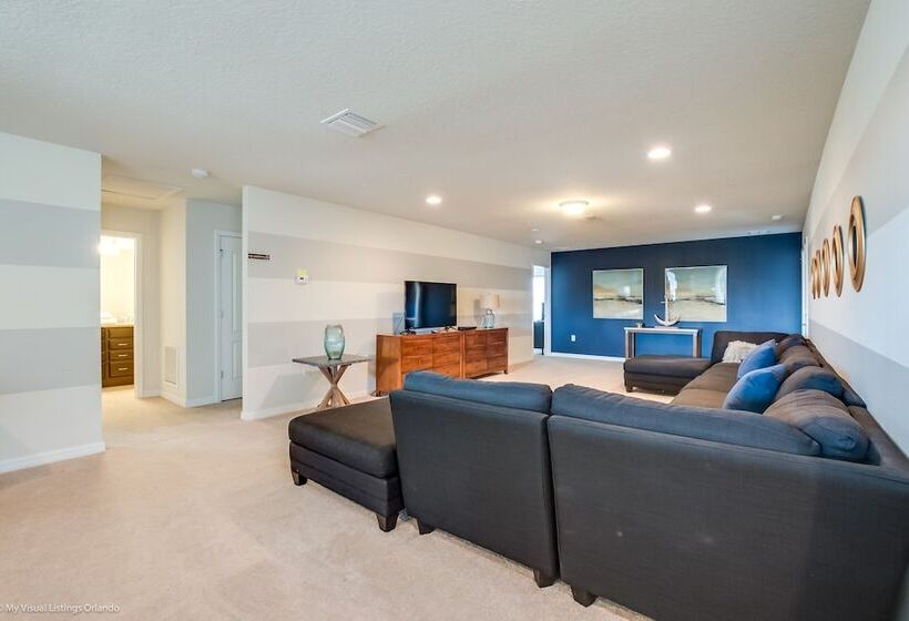 8 Bed Villa With Games, Pool & Spa