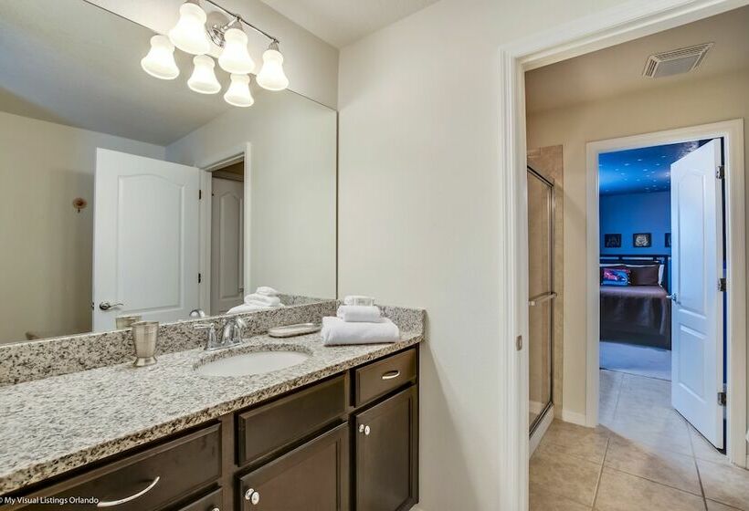 8 Bed Villa With Games, Pool & Spa