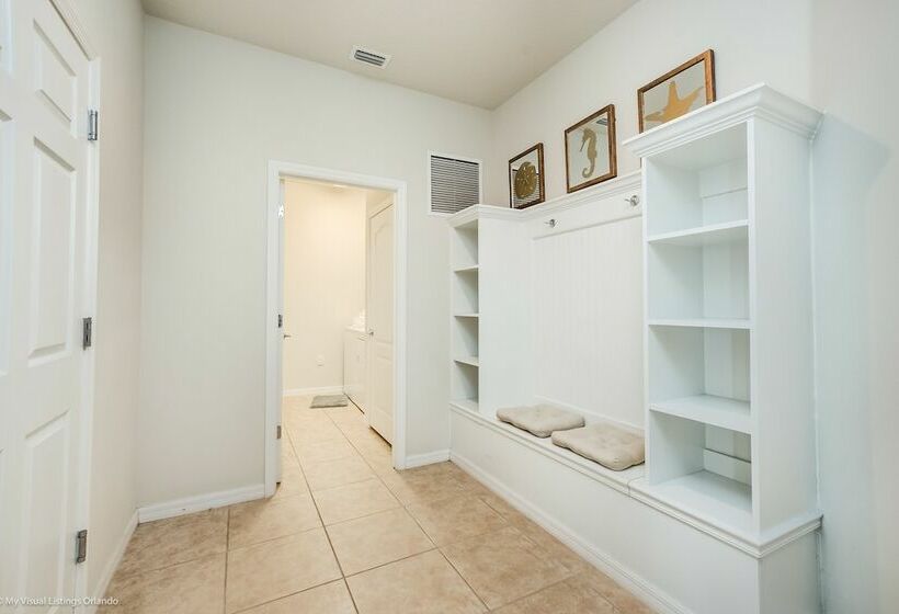 8 Bed Villa With Games, Pool & Spa