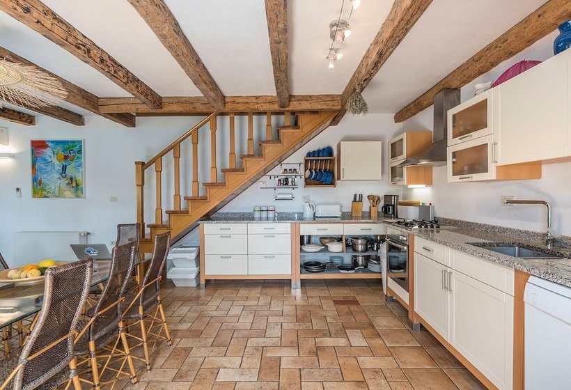 A Spacious Stone House With Heated Infinitypool, Only 20 Min. To The Sea