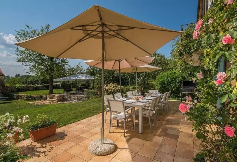 A Spacious Stone House With Heated Infinitypool, Only 20 Min. To The Sea