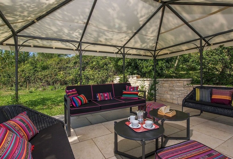 A Spacious Stone House With Heated Infinitypool, Only 20 Min. To The Sea