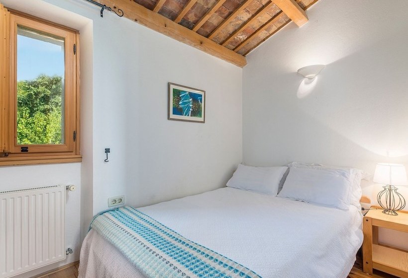 A Spacious Stone House With Heated Infinitypool, Only 20 Min. To The Sea