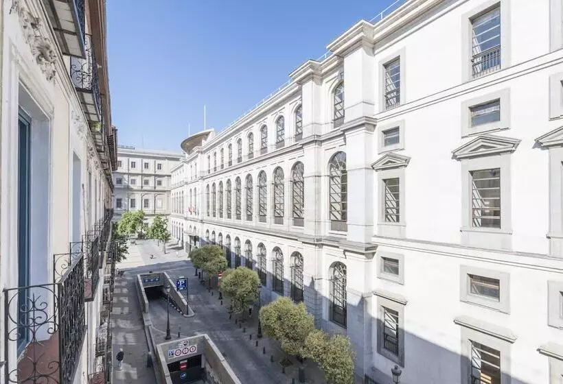 مسافرخانه Uma Suites Atocha