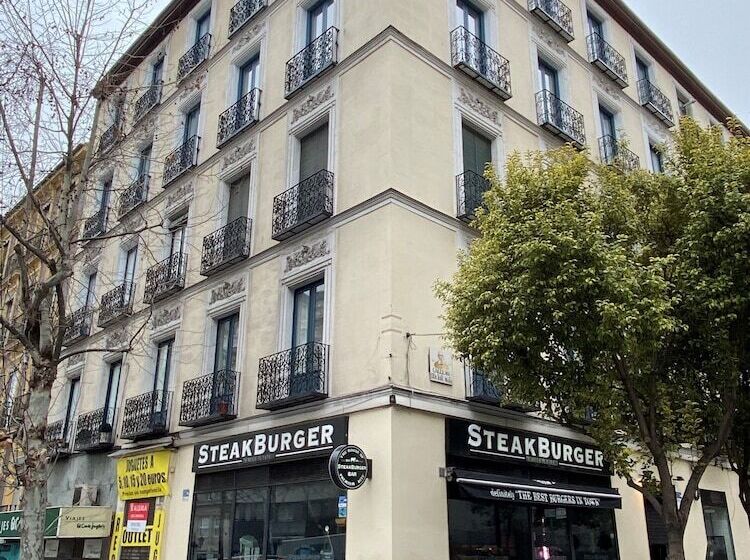 مسافرخانه Uma Suites Atocha