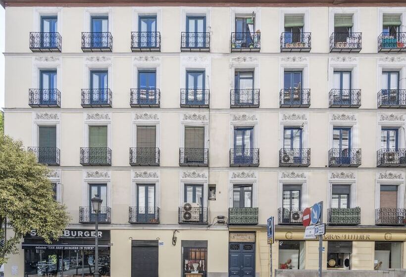 مسافرخانه Uma Suites Atocha