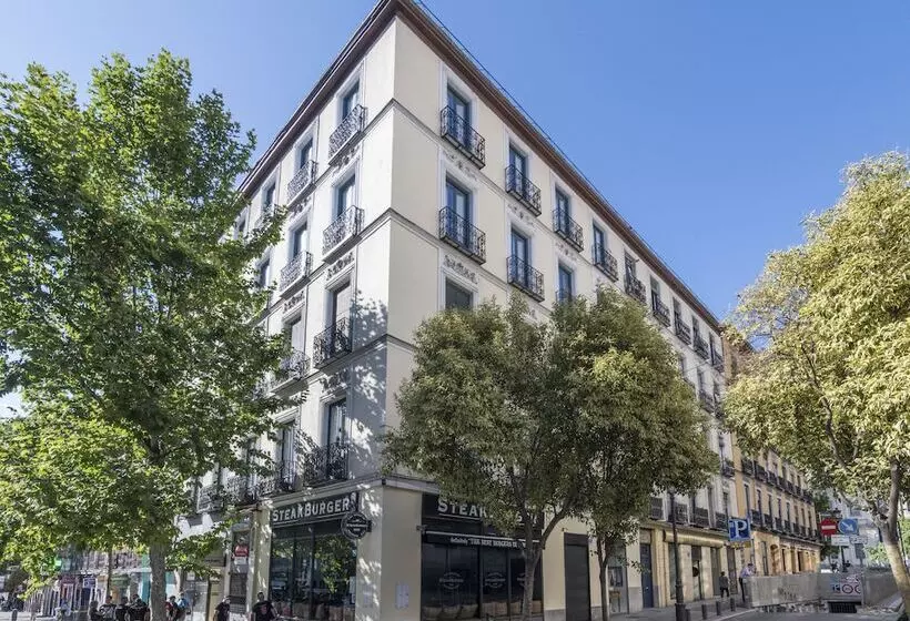 مسافرخانه Uma Suites Atocha