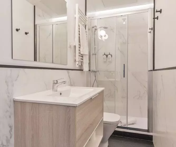 مسافرخانه Uma Suites Atocha