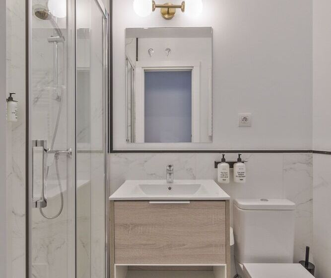 مسافرخانه Uma Suites Atocha