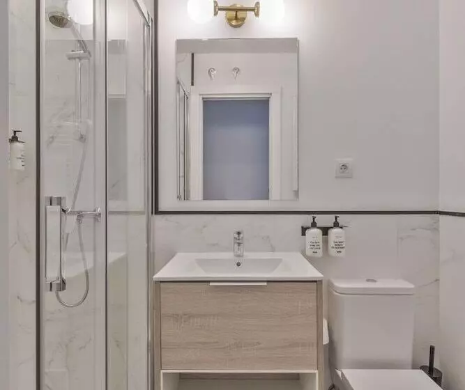 مسافرخانه Uma Suites Atocha