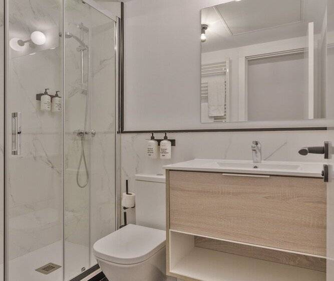 مسافرخانه Uma Suites Atocha