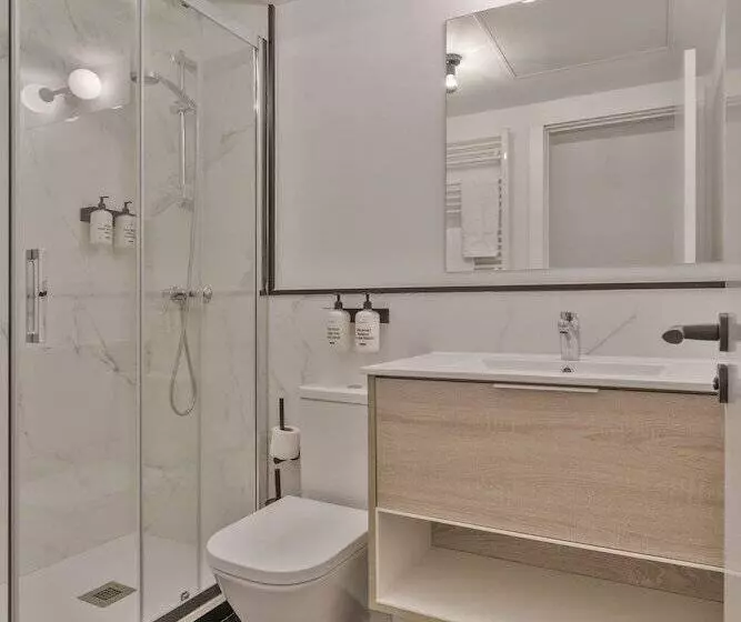 مسافرخانه Uma Suites Atocha