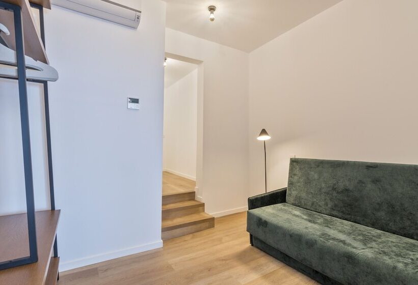 مسافرخانه Uma Suites Atocha