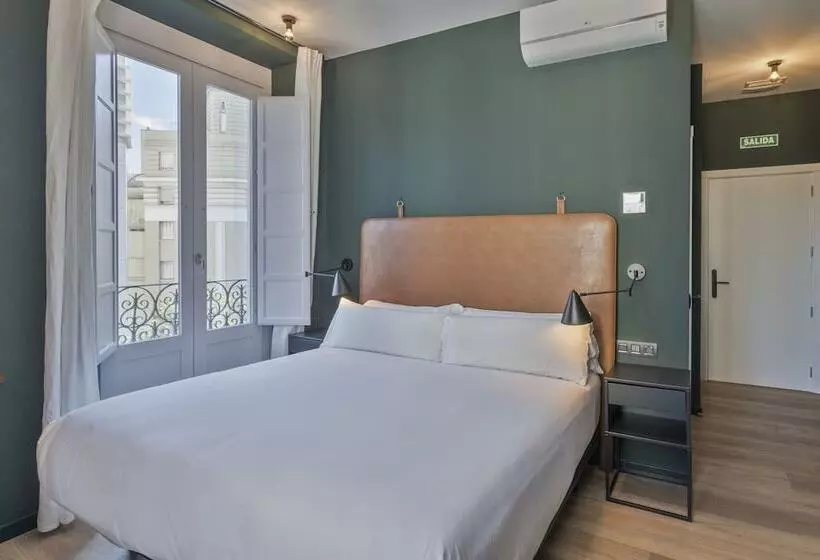 مسافرخانه Uma Suites Atocha