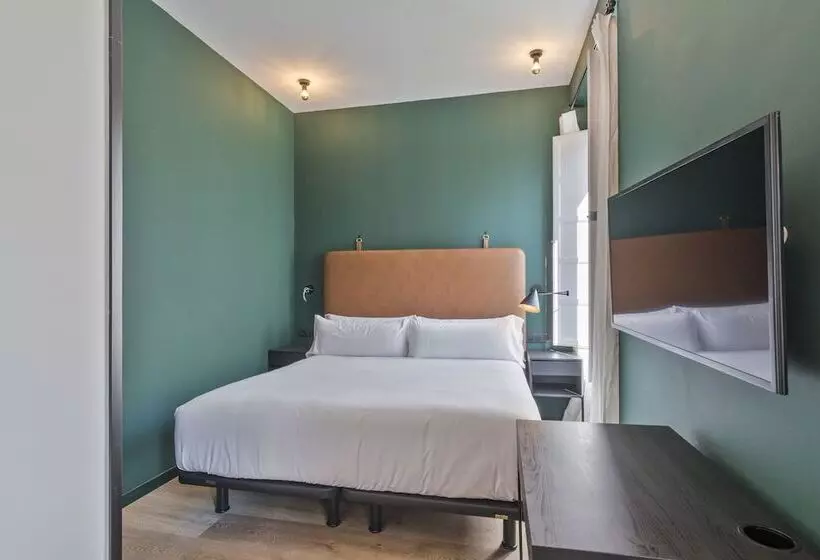 مسافرخانه Uma Suites Atocha