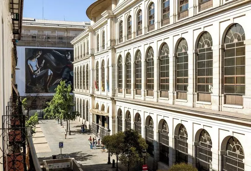 مسافرخانه Uma Suites Atocha