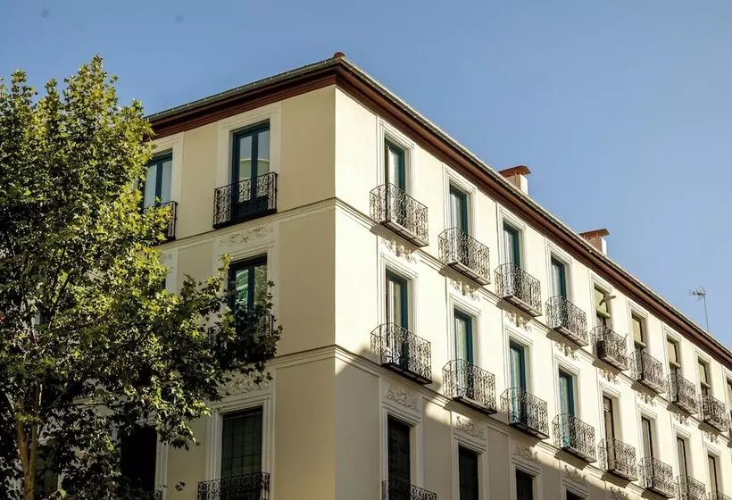 مسافرخانه Uma Suites Atocha