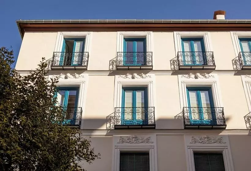 مسافرخانه Uma Suites Atocha