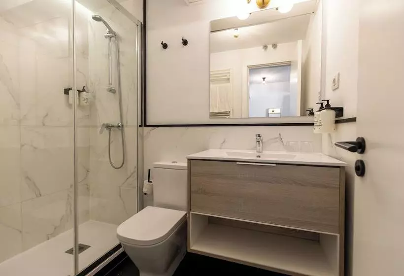 مسافرخانه Uma Suites Atocha