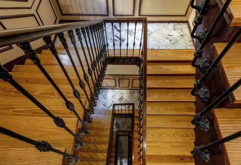 مسافرخانه Uma Suites Atocha