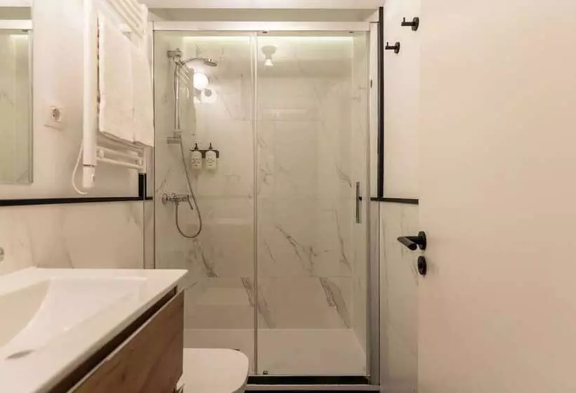 مسافرخانه Uma Suites Atocha