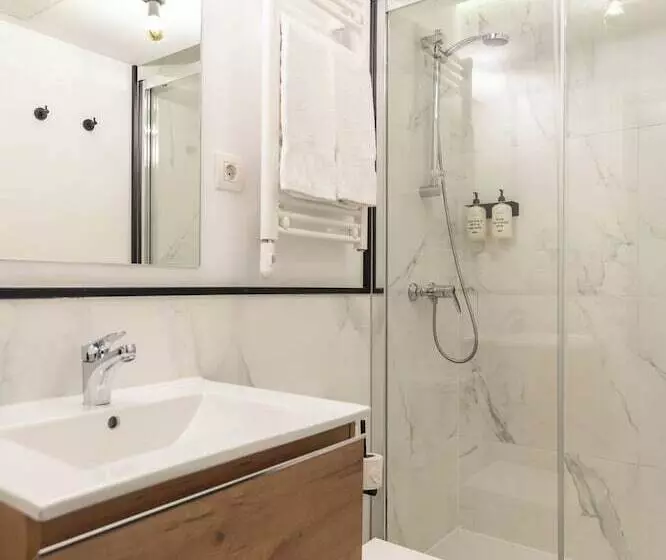 مسافرخانه Uma Suites Atocha