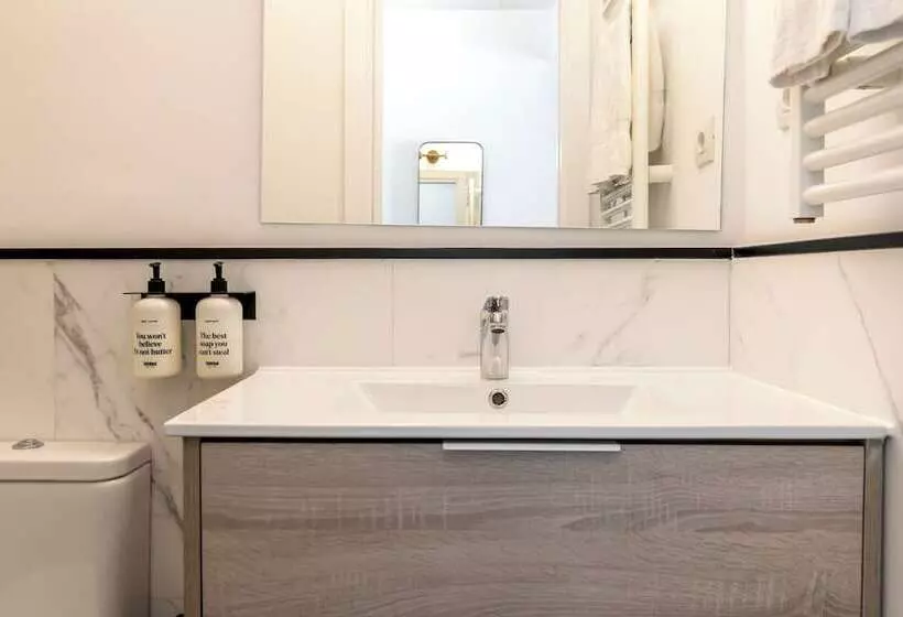 مسافرخانه Uma Suites Atocha