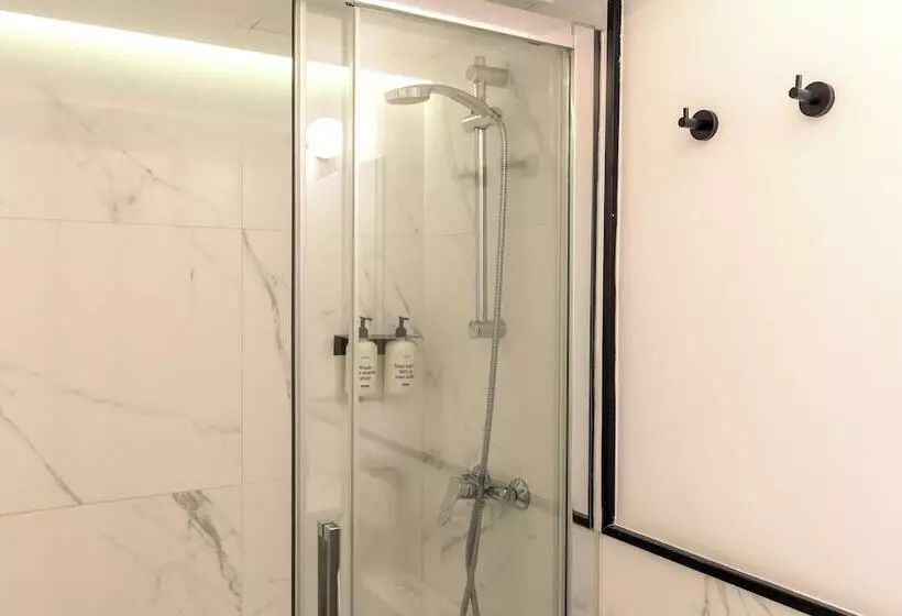 مسافرخانه Uma Suites Atocha