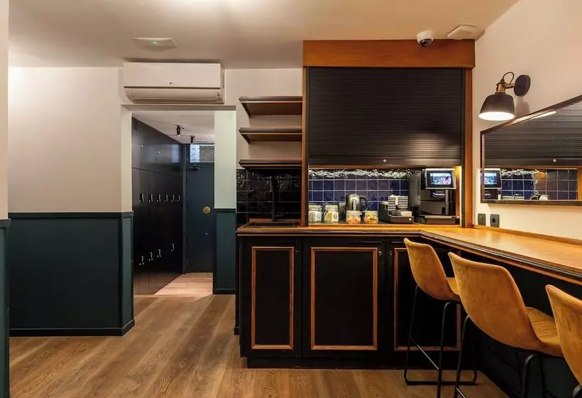 مسافرخانه Uma Suites Atocha