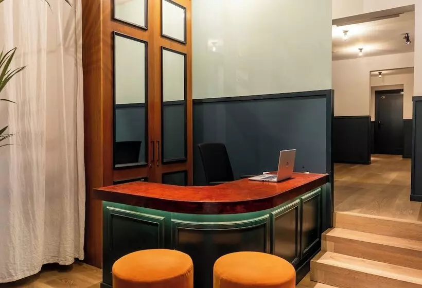 مسافرخانه Uma Suites Atocha