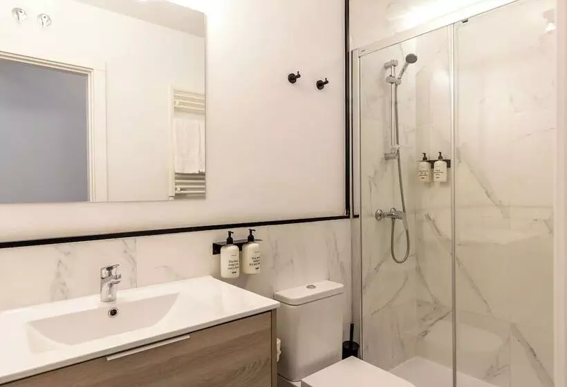 مسافرخانه Uma Suites Atocha