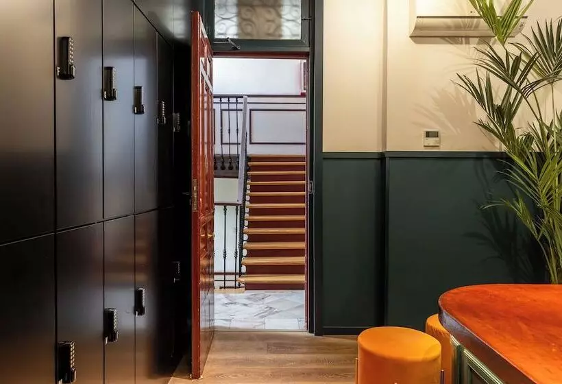 مسافرخانه Uma Suites Atocha