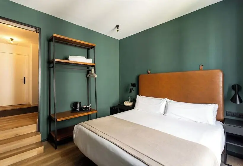 مسافرخانه Uma Suites Atocha