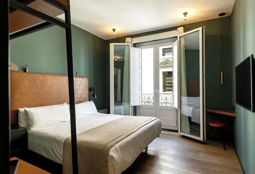 مسافرخانه Uma Suites Atocha