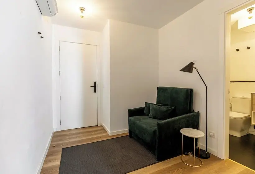 مسافرخانه Uma Suites Atocha