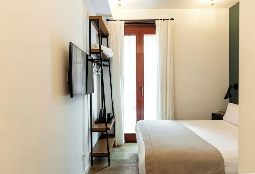 مسافرخانه Uma Suites Atocha