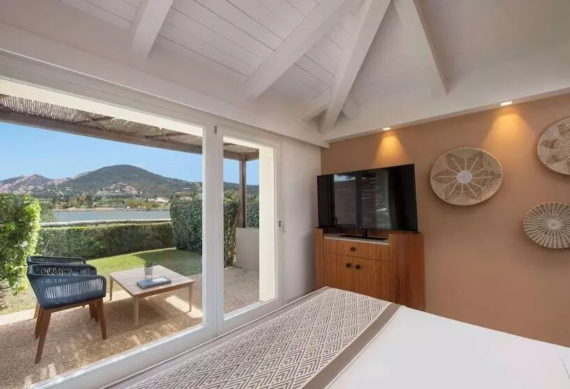 ホテル Baia Di Chia Resort Sardinia, Curio Collection By Hilton