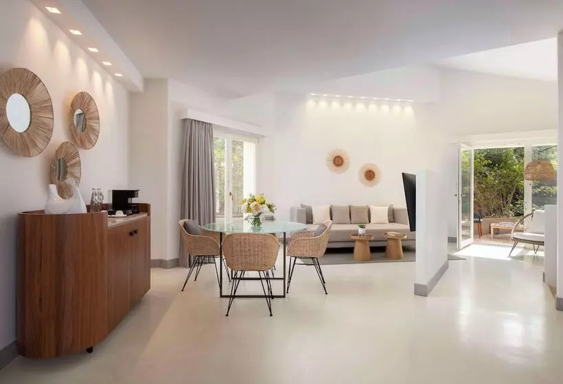 ホテル Baia Di Chia Resort Sardinia, Curio Collection By Hilton