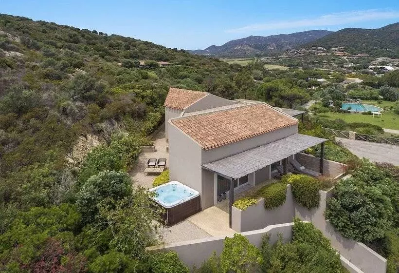 ホテル Baia Di Chia Resort Sardinia, Curio Collection By Hilton