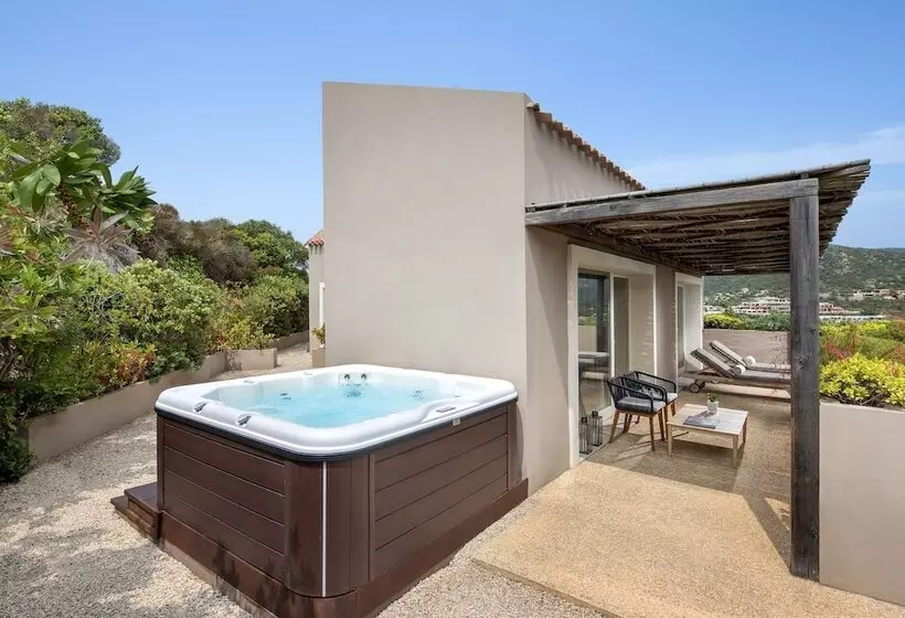 ホテル Baia Di Chia Resort Sardinia, Curio Collection By Hilton