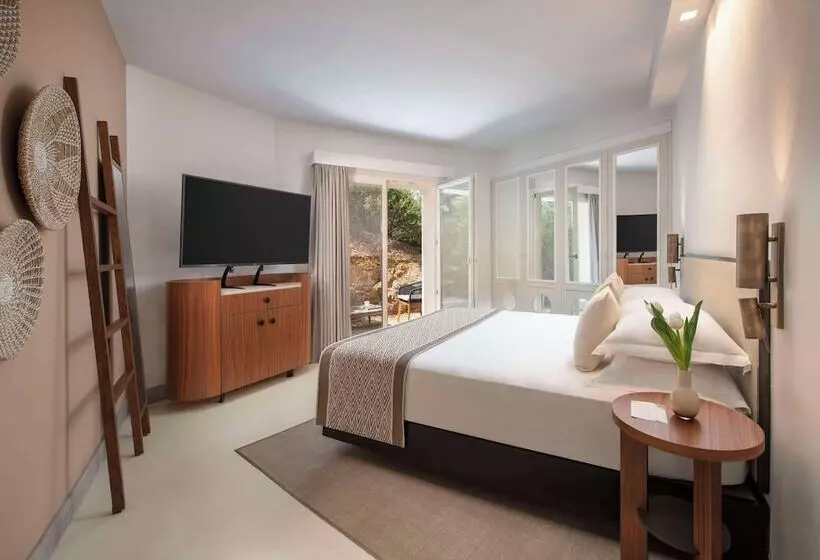 ホテル Baia Di Chia Resort Sardinia, Curio Collection By Hilton