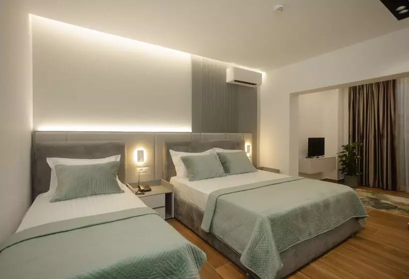 ホテル Kompleksi Royal