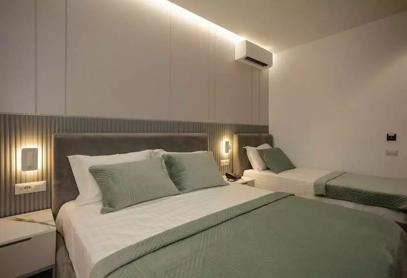 ホテル Kompleksi Royal