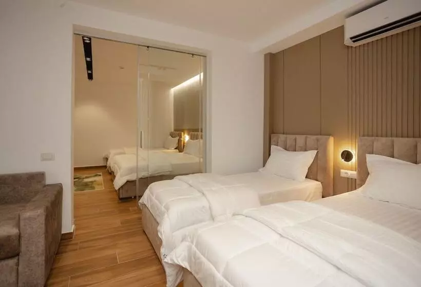 ホテル Kompleksi Royal